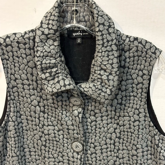 Yushi, Women’s Grey/Black Button Down, Sleeveless Tunic. Made in USA - Picture 9 of 10